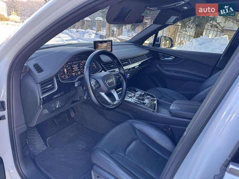 Внедорожник / Кроссовер Audi Q7 2017 в Черновцах