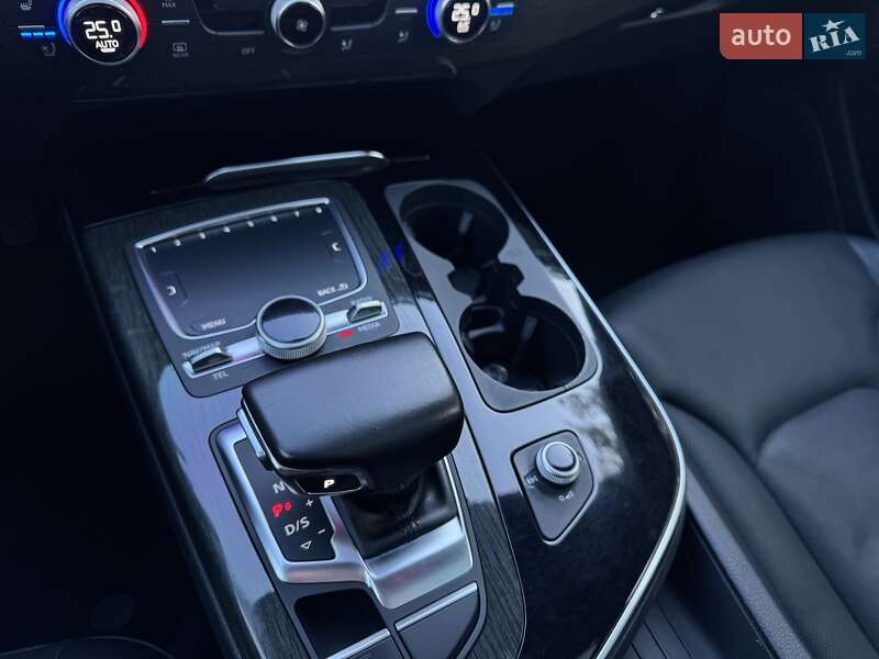Внедорожник / Кроссовер Audi Q7 2017 в Черновцах
