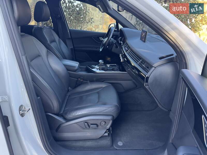 Внедорожник / Кроссовер Audi Q7 2017 в Черновцах