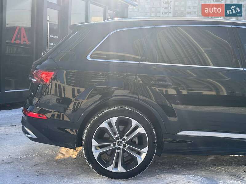 Внедорожник / Кроссовер Audi Q7 2020 в Киеве