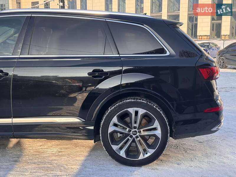 Внедорожник / Кроссовер Audi Q7 2020 в Киеве