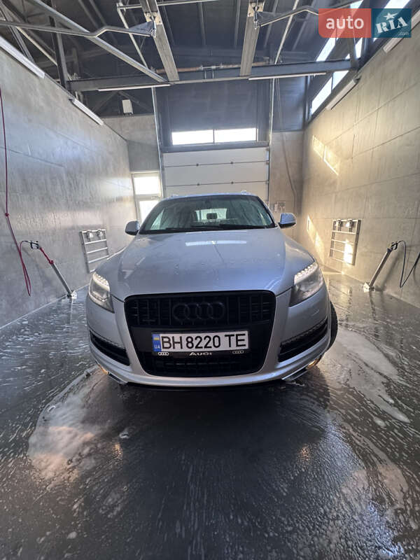 Внедорожник / Кроссовер Audi Q7 2015 в Подольске