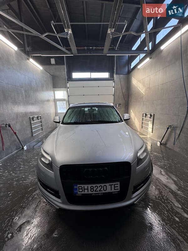 Внедорожник / Кроссовер Audi Q7 2015 в Подольске