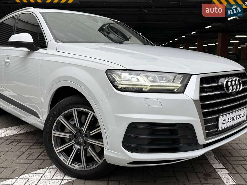 Внедорожник / Кроссовер Audi Q7 2016 в Киеве