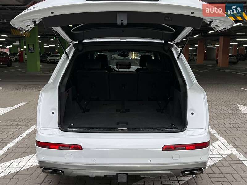 Внедорожник / Кроссовер Audi Q7 2016 в Киеве