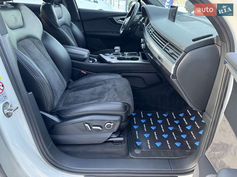 Внедорожник / Кроссовер Audi Q7 2017 в Ровно