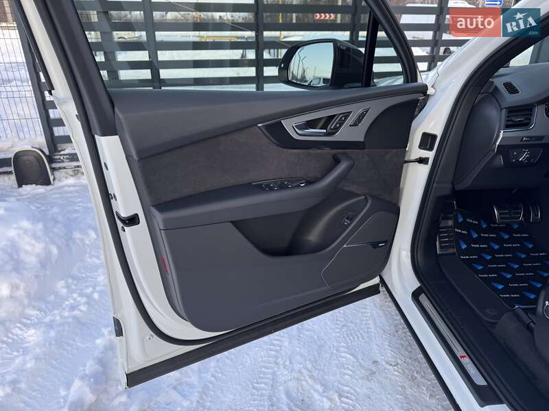 Внедорожник / Кроссовер Audi Q7 2017 в Ровно