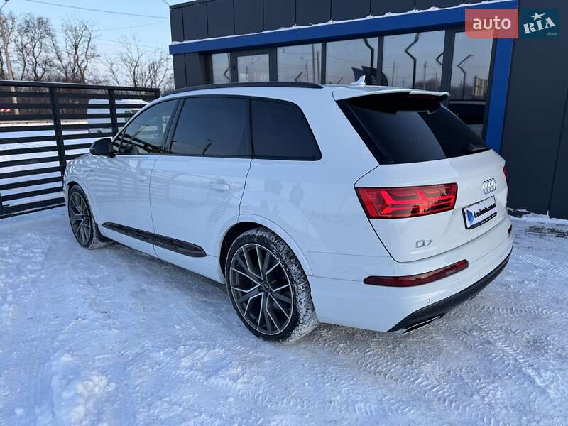Внедорожник / Кроссовер Audi Q7 2017 в Ровно