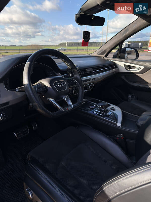 Внедорожник / Кроссовер Audi Q7 2017 в Дубно