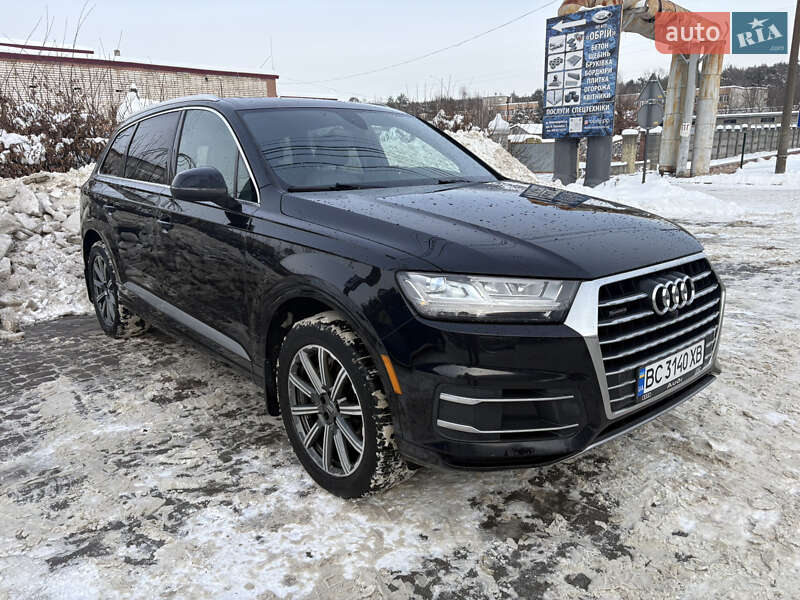 Внедорожник / Кроссовер Audi Q7 2017 в Новояворовске