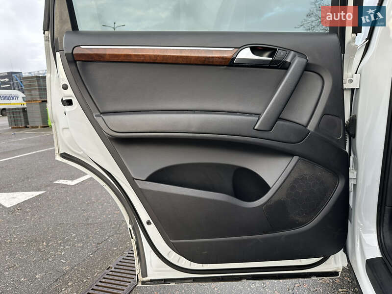 Внедорожник / Кроссовер Audi Q7 2014 в Киеве