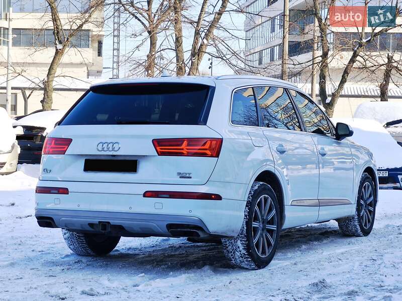 Позашляховик / Кросовер Audi Q7 2018 в Дніпрі