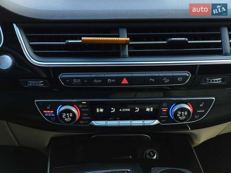 Позашляховик / Кросовер Audi Q7 2018 в Дніпрі