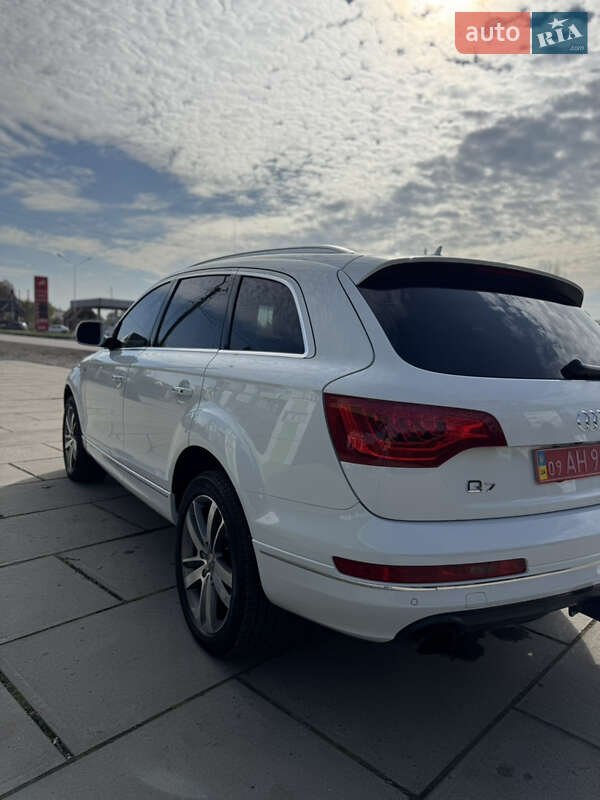 Позашляховик / Кросовер Audi Q7 2015 в Хусті