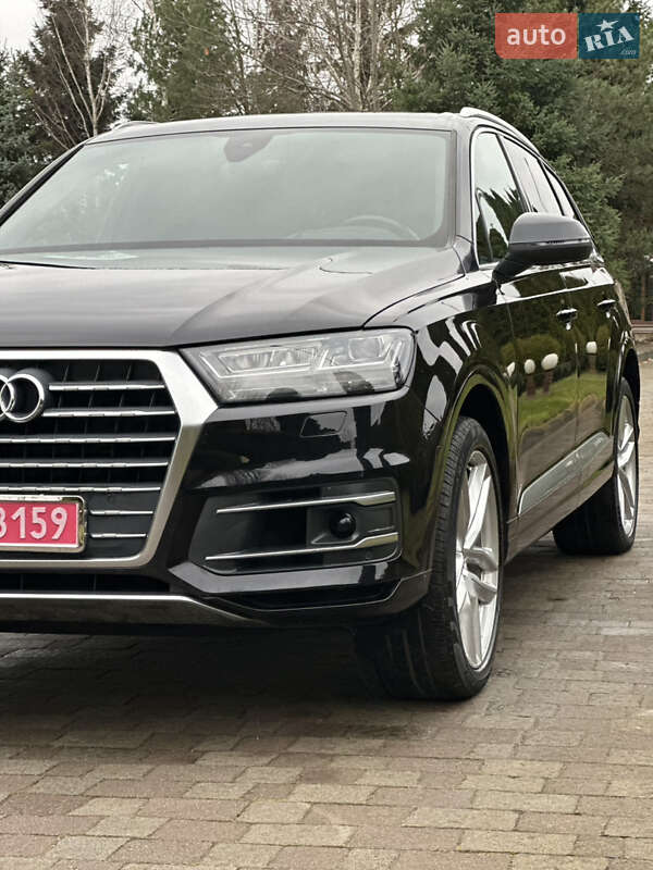 Внедорожник / Кроссовер Audi Q7 2017 в Сарнах