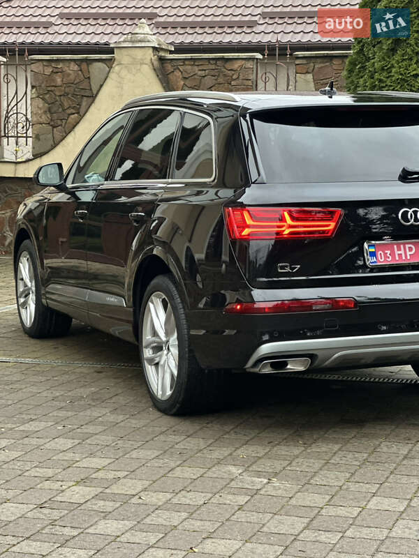 Внедорожник / Кроссовер Audi Q7 2017 в Сарнах