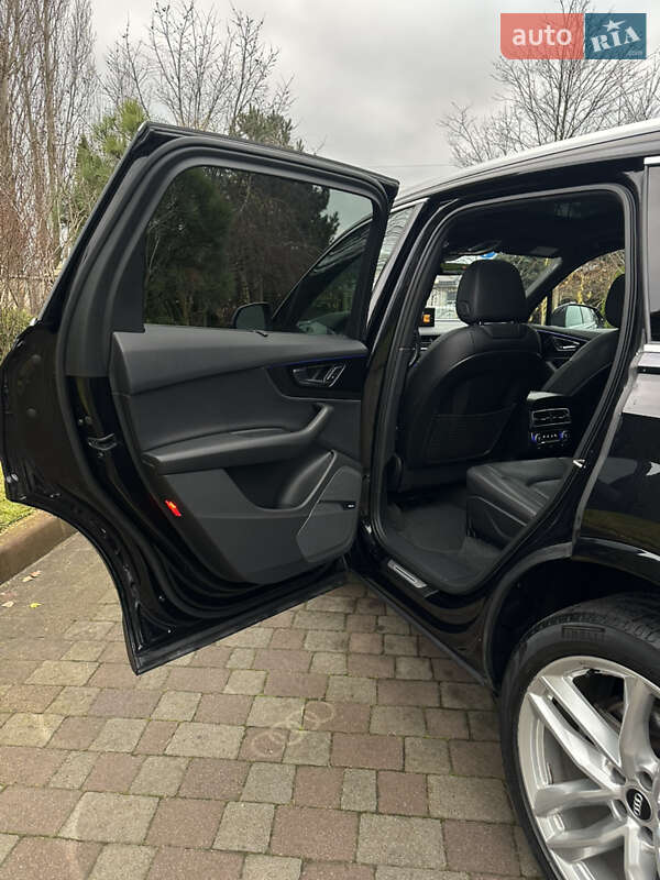 Внедорожник / Кроссовер Audi Q7 2017 в Сарнах