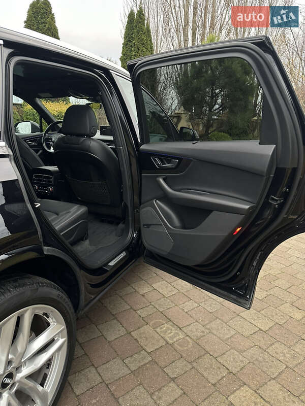 Внедорожник / Кроссовер Audi Q7 2017 в Сарнах