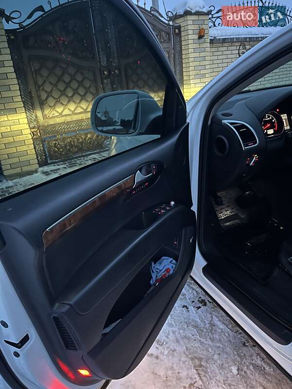 Позашляховик / Кросовер Audi Q7 2014 в Луцьку