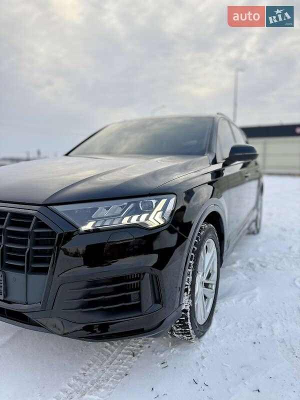 Позашляховик / Кросовер Audi Q7 2020 в Києві