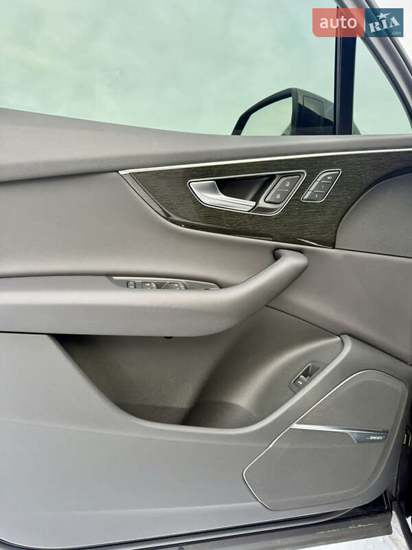 Позашляховик / Кросовер Audi Q7 2020 в Києві