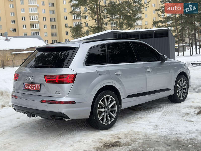 Позашляховик / Кросовер Audi Q7 2017 в Новояворівську