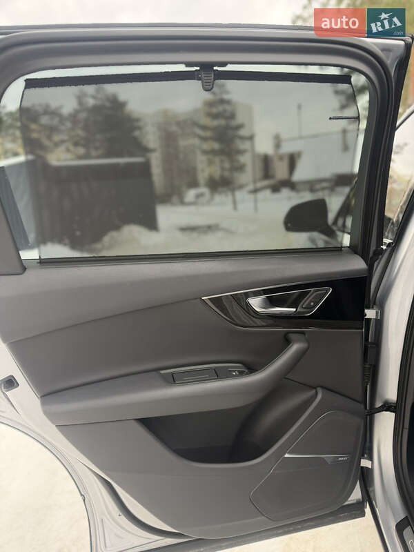 Позашляховик / Кросовер Audi Q7 2017 в Новояворівську