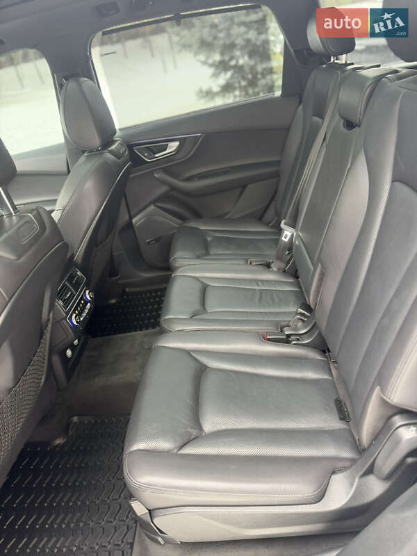 Позашляховик / Кросовер Audi Q7 2017 в Новояворівську