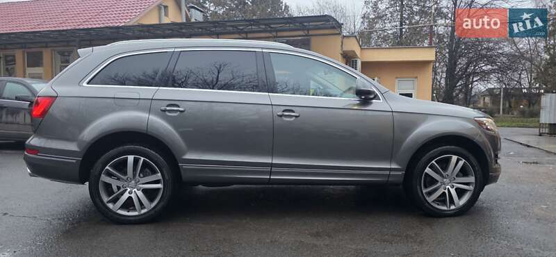 Позашляховик / Кросовер Audi Q7 2015 в Ужгороді