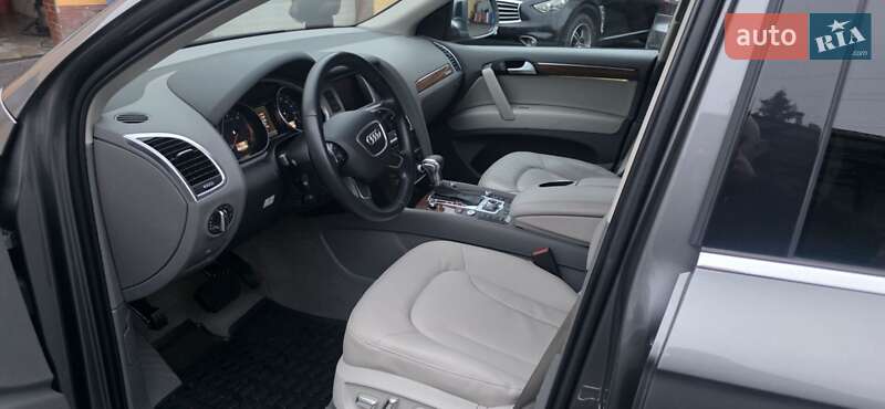 Позашляховик / Кросовер Audi Q7 2015 в Ужгороді