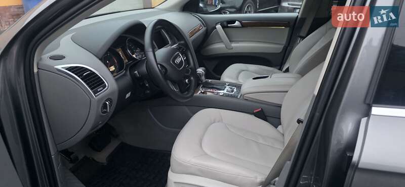 Позашляховик / Кросовер Audi Q7 2015 в Ужгороді