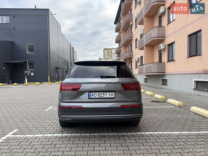 Позашляховик / Кросовер Audi Q7 2016 в Ужгороді