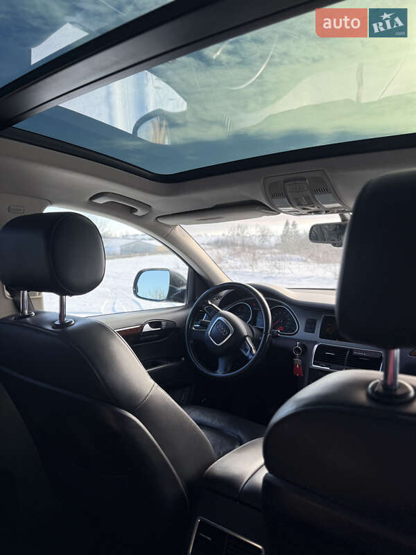 Позашляховик / Кросовер Audi Q7 2010 в Тлумачі