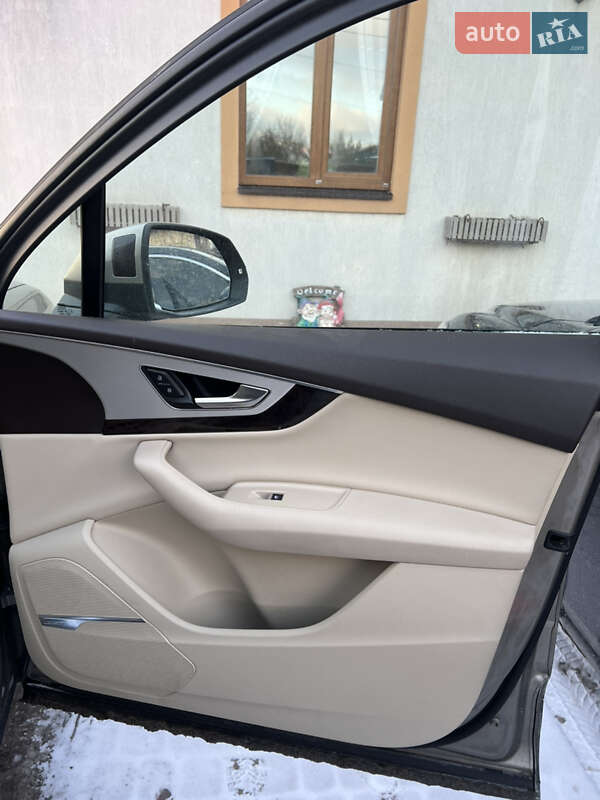 Позашляховик / Кросовер Audi Q7 2016 в Дніпрі