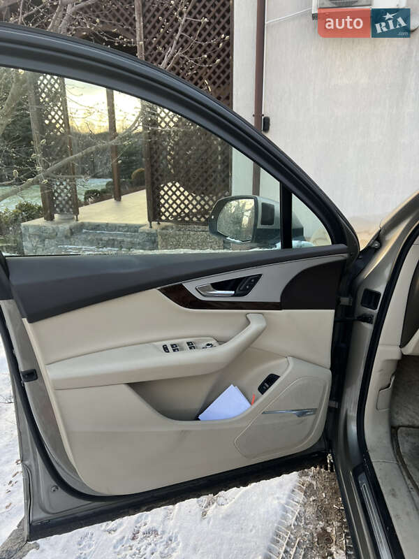 Позашляховик / Кросовер Audi Q7 2016 в Дніпрі