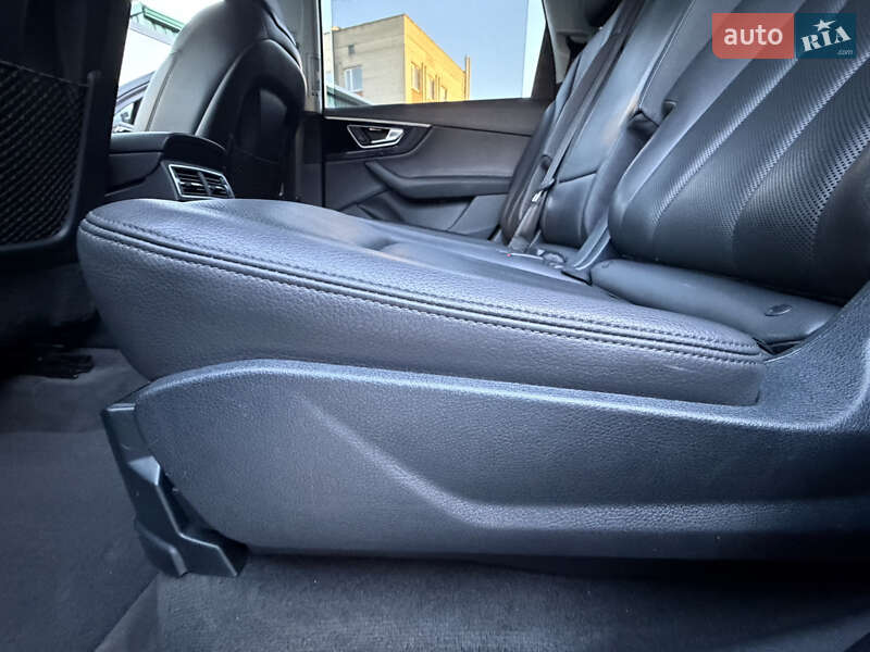 Внедорожник / Кроссовер Audi Q7 2015 в Ровно