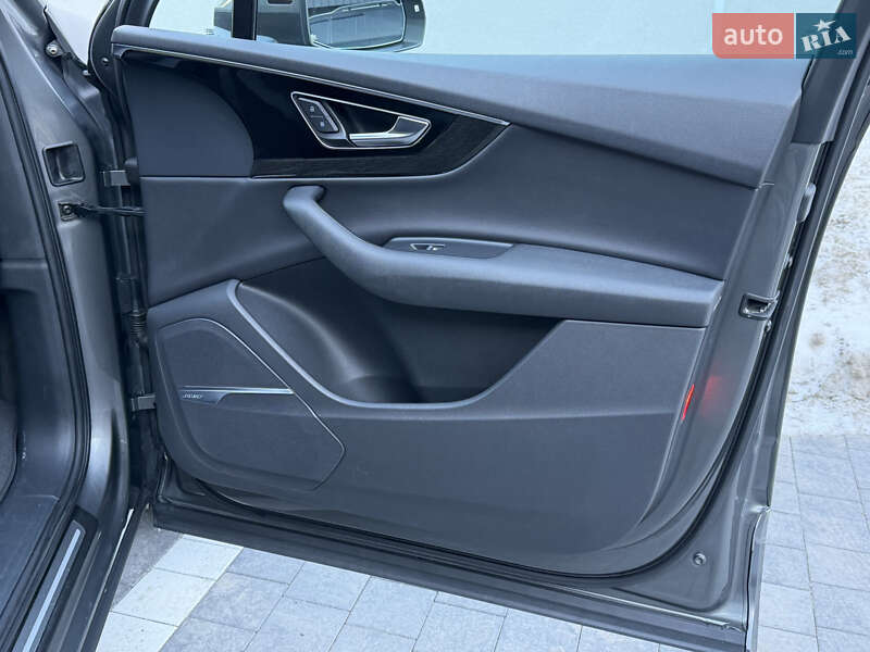 Внедорожник / Кроссовер Audi Q7 2015 в Ровно