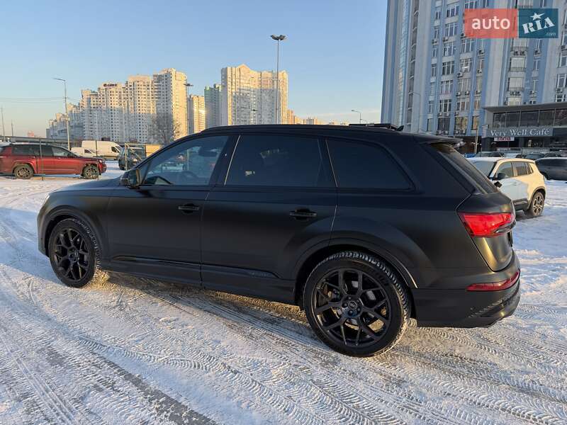 Внедорожник / Кроссовер Audi Q7 2025 в Киеве