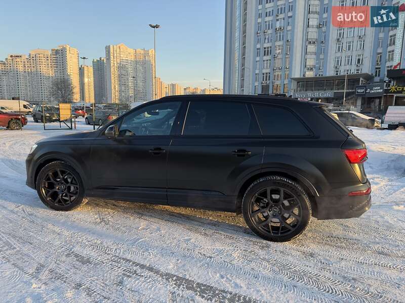 Внедорожник / Кроссовер Audi Q7 2025 в Киеве