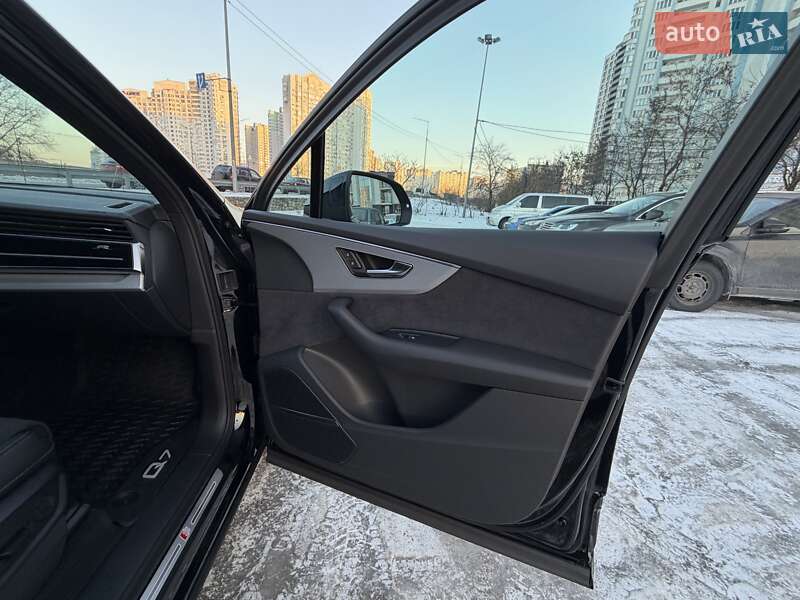Внедорожник / Кроссовер Audi Q7 2025 в Киеве