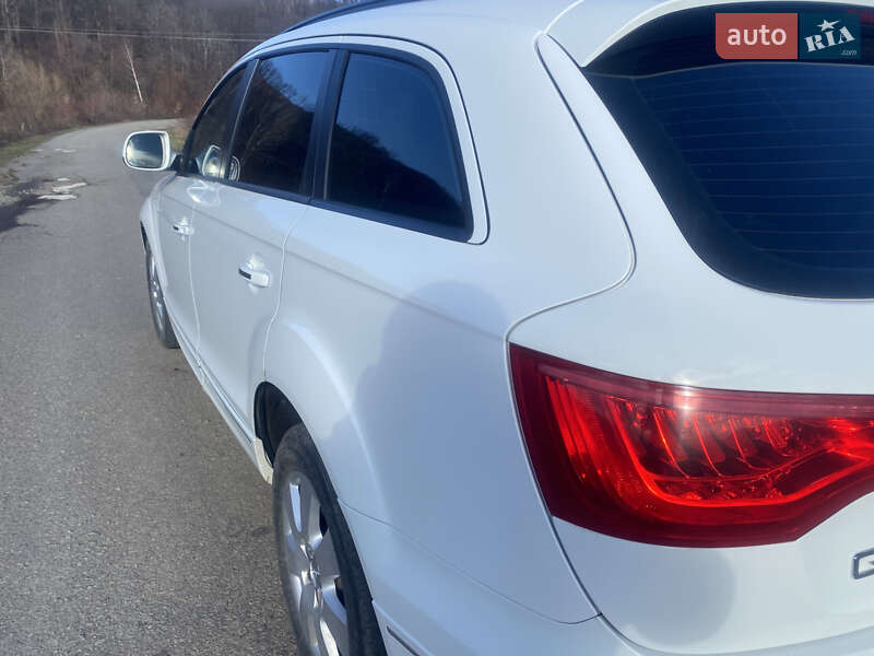 Позашляховик / Кросовер Audi Q7 2015 в Мукачевому