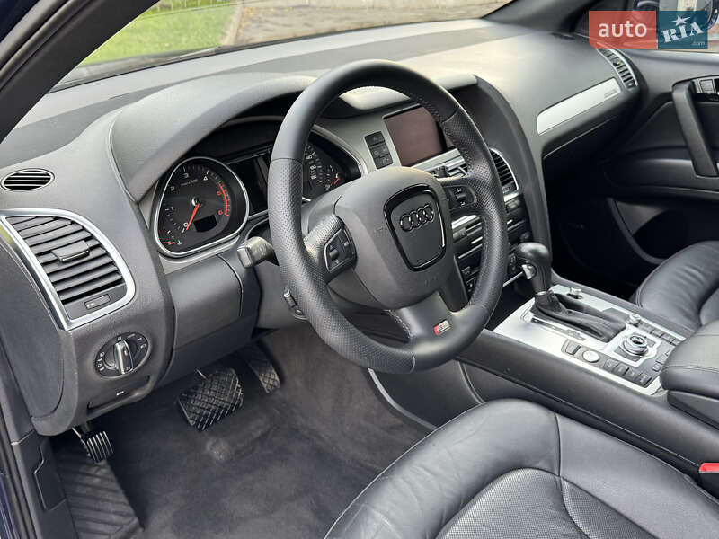 Позашляховик / Кросовер Audi Q7 2010 в Рівному