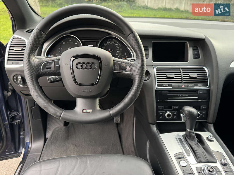 Позашляховик / Кросовер Audi Q7 2010 в Рівному