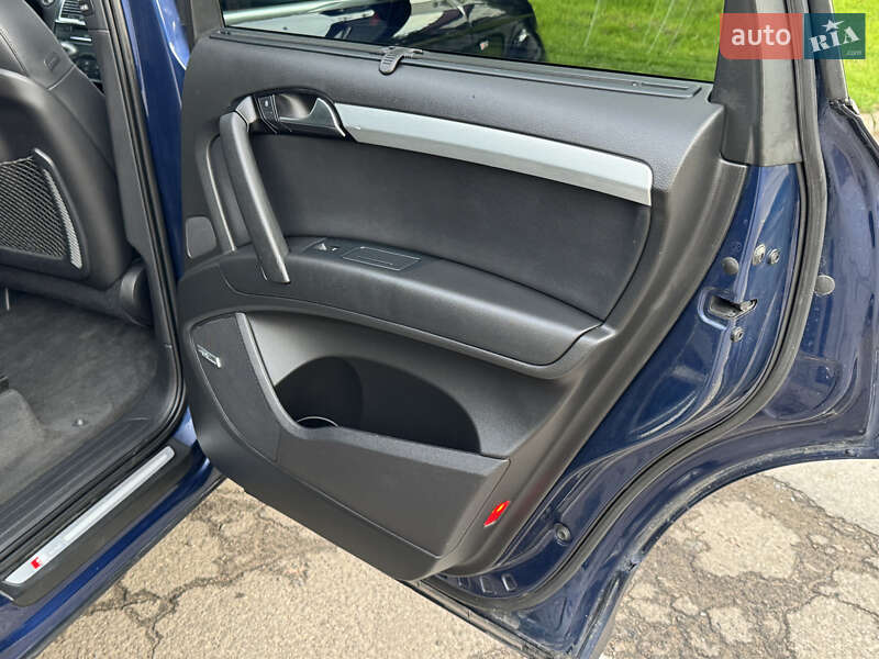 Позашляховик / Кросовер Audi Q7 2010 в Рівному
