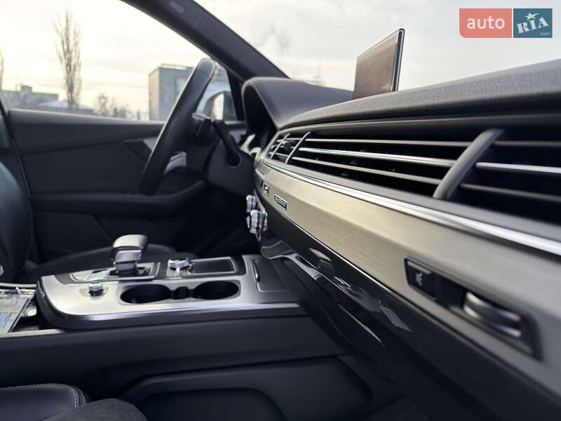 Внедорожник / Кроссовер Audi Q7 2019 в Киеве