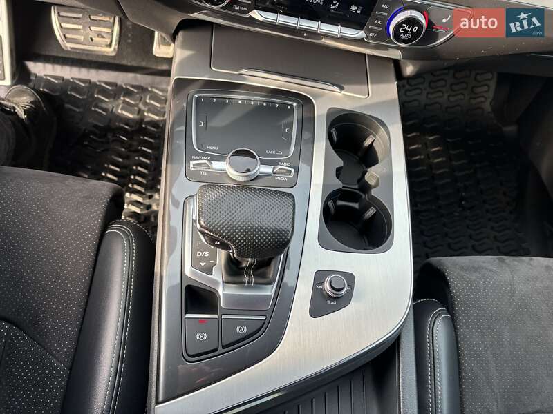 Внедорожник / Кроссовер Audi Q7 2019 в Киеве