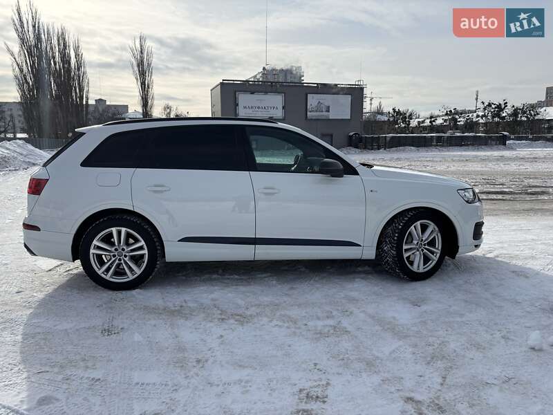 Внедорожник / Кроссовер Audi Q7 2019 в Киеве