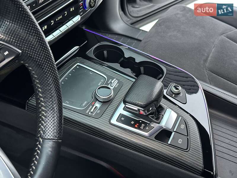 Внедорожник / Кроссовер Audi Q7 2017 в Киеве