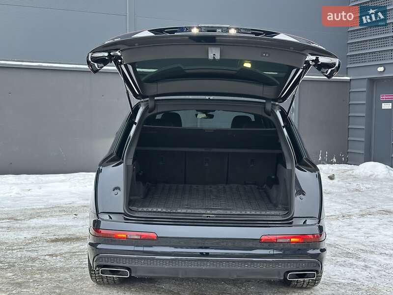 Внедорожник / Кроссовер Audi Q7 2017 в Киеве