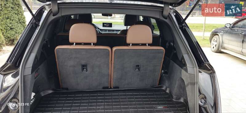 Позашляховик / Кросовер Audi Q7 2017 в Ужгороді